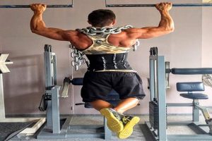 מאמן כושר שרירי עולה מתח